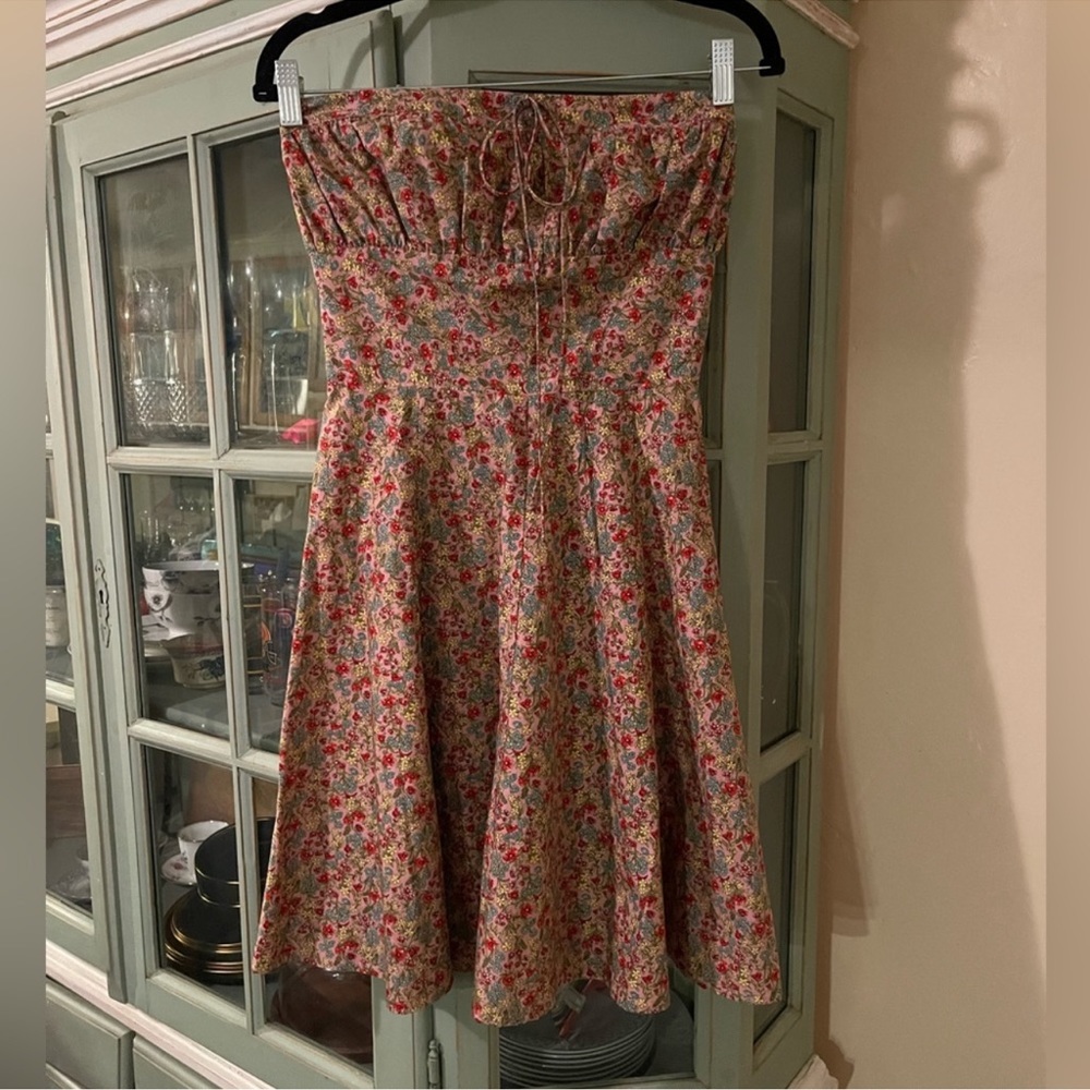 Betsy Johnson peach pink dainty floral strapless mid length dress w/‎ stretch